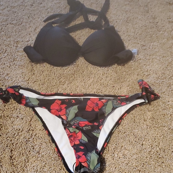 Shein bikini - Picture 1 of 3